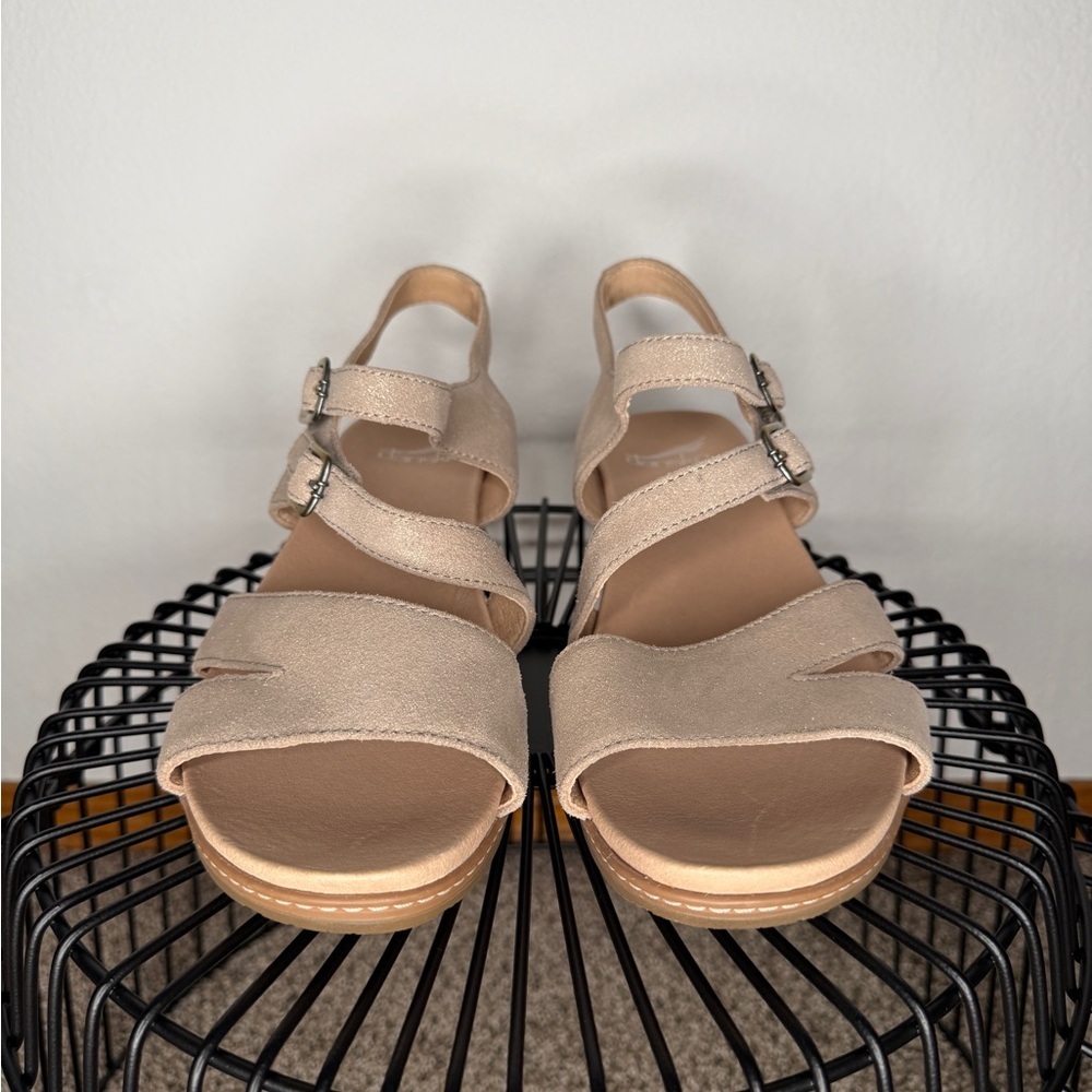 Dansko Angela Sandals Metallic Sand Nubuck Leather Wedge Velcro Straps EU 41 - Picture 3 of 8